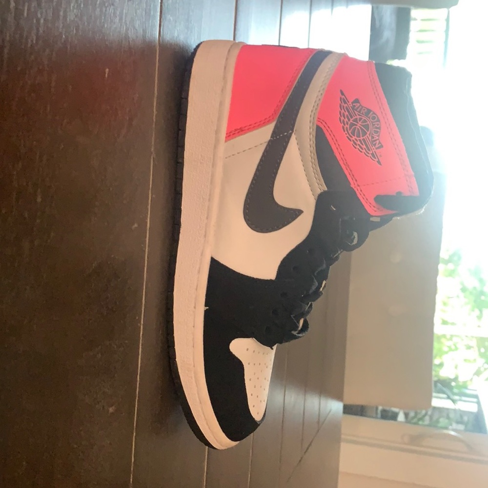 Hot pink Nike air Jordan 1